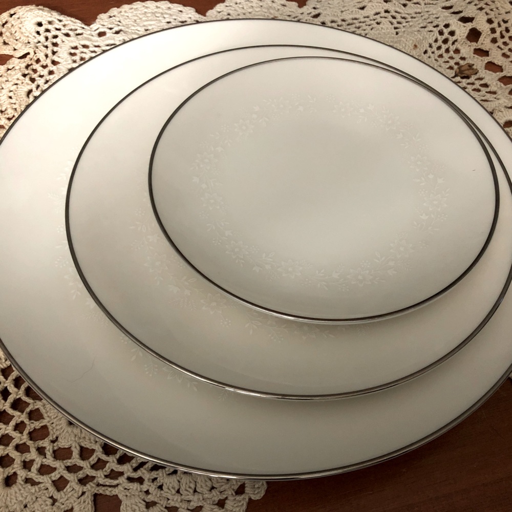 Elegant Noritake- Montblanc Ivory from Japan 3 piece plate set